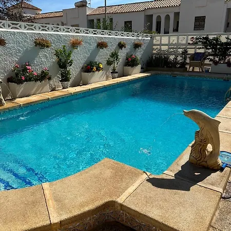 Large Private Pool And Garden Near *