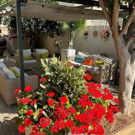 Large Private Pool And Garden Near Сasa de vacaciones