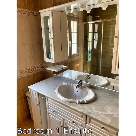 Large Private Pool And Garden Near *